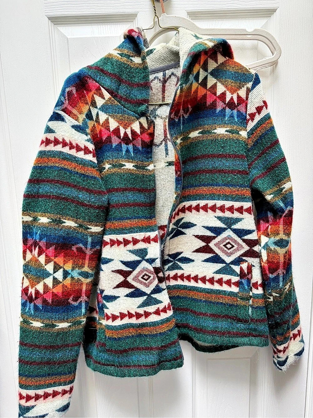 Alpaca sweater Andean Treasures Geometric Hooded Jacket in Green & White